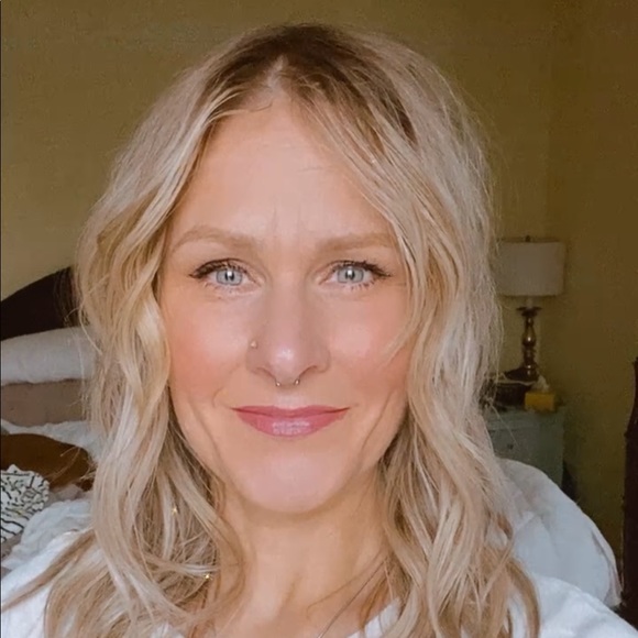 Meet your Posher, Heather - Picture 1 of 2